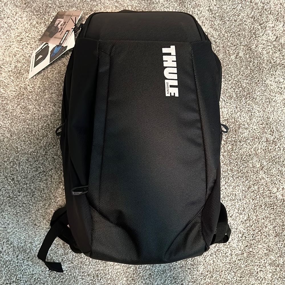 NEW Thule 20L Accent Laptop Backpack with Safe Zone